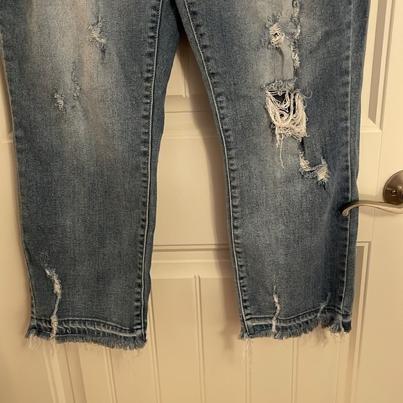 Judy Blue Women's Size 15/32 Straight Fit Distressed Medium Wash Raw Hem Jeans - Picture 6 of 14